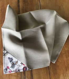Beautiful crisp linen napkins in pewter colour with berry print detail. Generous sized napkins.